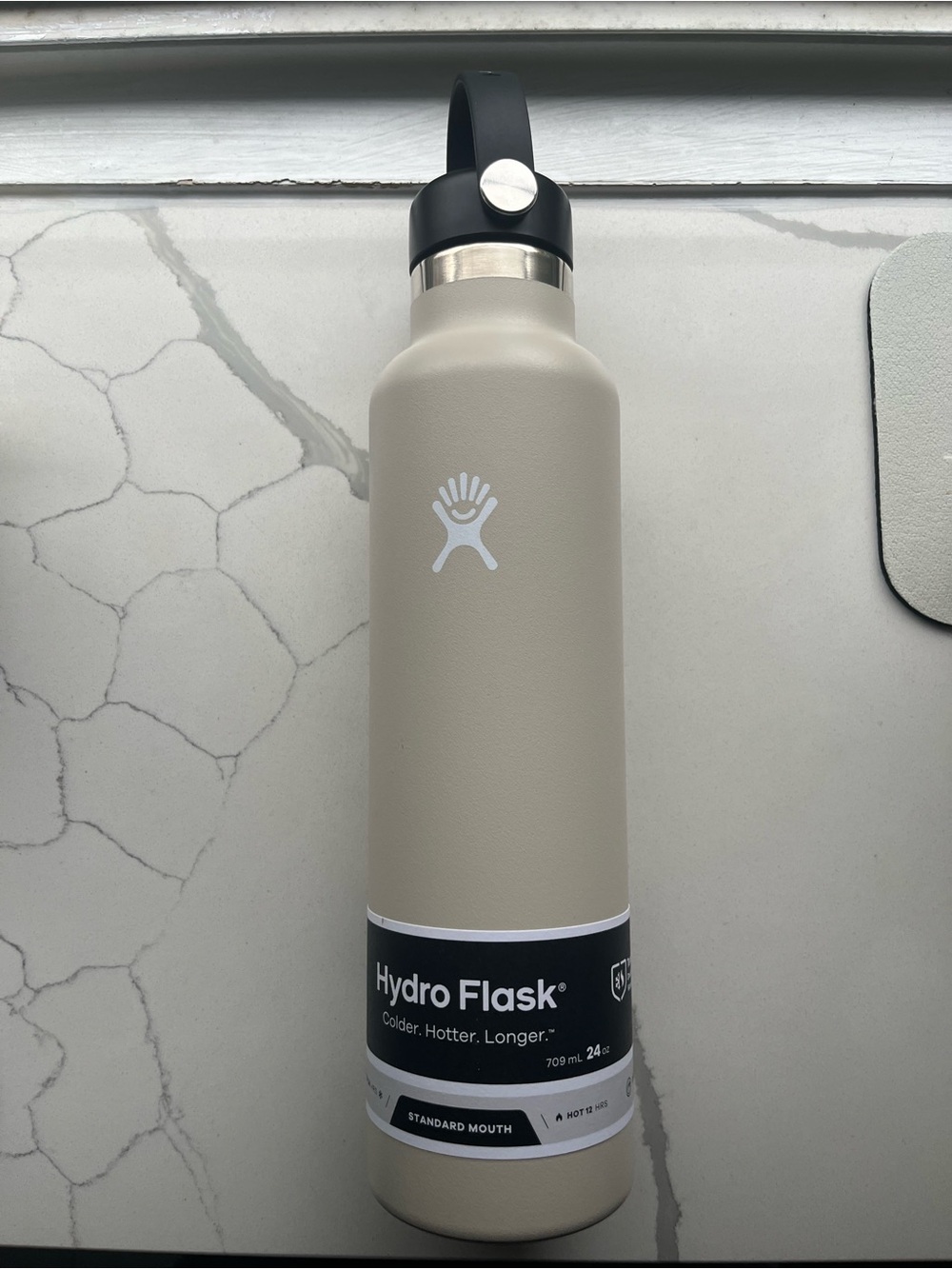 Hydro Flask Oat Colored 24 oz Bottle with Flex Cap